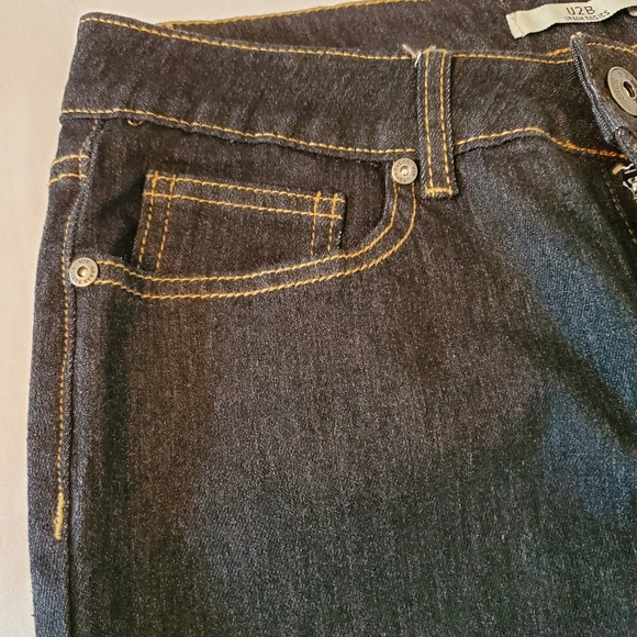 Selling Women's Black Skinny Jeans - Picture 5 of 9